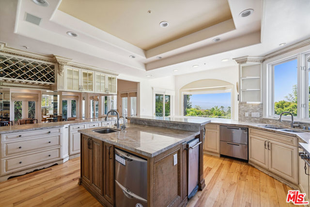 3303 Clerendon Road, Beverly Hills CA: https://media.crmls.org/mediaz/7a5a1ecc-eeb8-482b-9d87-012ce43e2407.jpg