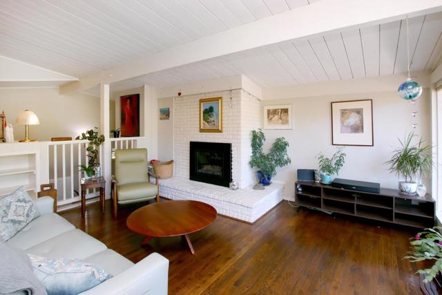 620 Rio Del Mar Boulevard, Aptos CA: https://media.crmls.org/mediaz/7a5a339f-1afd-4b0d-89c2-bbd89ec1c6ea.jpg