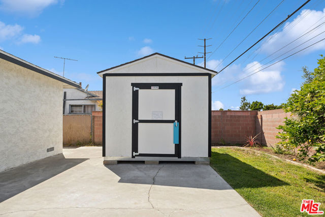 6513 Denmead Street, Lakewood CA: https://media.crmls.org/mediaz/7a5a9964-7b04-4a69-9660-0f918fa6b188.jpg