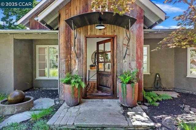 15 Cascade Ln, Orinda CA: https://media.crmls.org/mediaz/7a5a9975-0614-45d2-9a40-a0cdcbbc736b.jpg