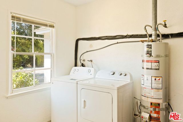 315 26th Street, Santa Monica CA: https://media.crmls.org/mediaz/7a5acae6-ba46-458a-9c9d-d40341ca53f2.jpg