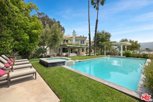 4001 Clarinda Drive, Tarzana CA: https://media.crmls.org/mediaz/7a5ae929-e915-4062-bd70-bb689c3d7867.jpg