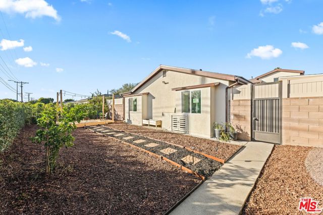 16233 Parthenia Street photo 3