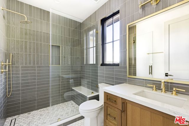 6310 Mirror Lake Drive, Los Angeles CA: https://media.crmls.org/mediaz/7a5bb529-84c8-4956-a422-faef883162e0.jpg