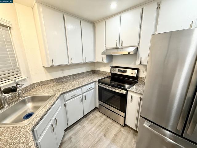 405 405 Weymouth, Hercules CA: https://media.crmls.org/mediaz/7a5bec10-75ce-44a4-8098-e69863777336.jpg