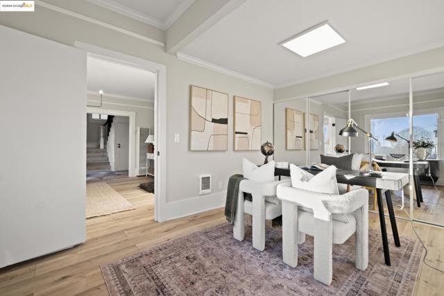 2050 E 30Th St, Oakland CA: https://media.crmls.org/mediaz/7a5bf9ac-5309-419c-9fdf-11d2a23566a2.jpg