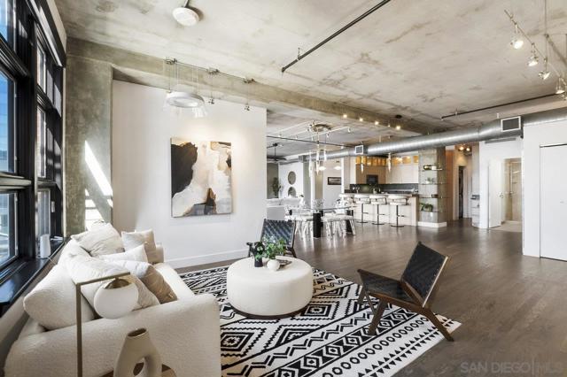 877 Island Ave, San Diego CA: https://media.crmls.org/mediaz/7a5c05fa-199f-489a-be9f-f2338280863e.jpg