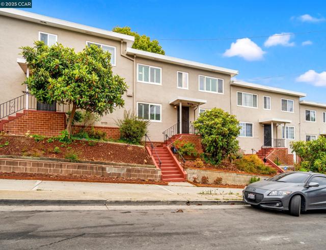 1232 E 20Th St, Oakland CA: https://media.crmls.org/mediaz/7a5d5202-cfba-46e6-88be-2bfe11ab219d.jpg