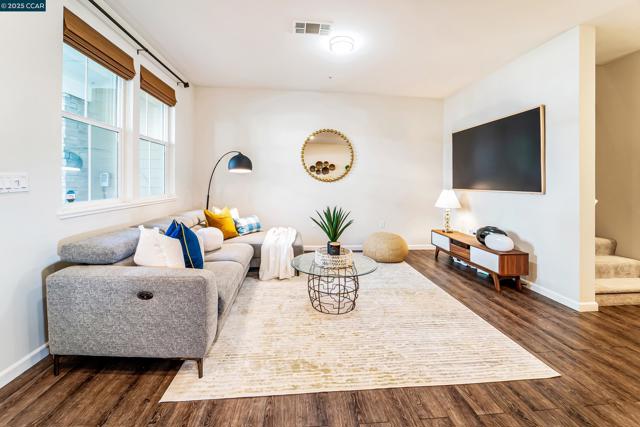 1233 Bockman, San Lorenzo CA: https://media.crmls.org/mediaz/7a5d5516-8f8d-46e5-9ac1-d1ed01392ab6.jpg