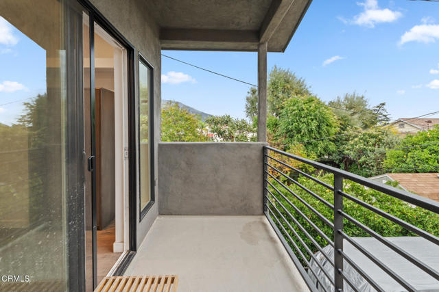 1818 New York Drive, Altadena CA: https://media.crmls.org/mediaz/7a5e5f8d-d504-4299-b3ca-1b99709486c4.jpg
