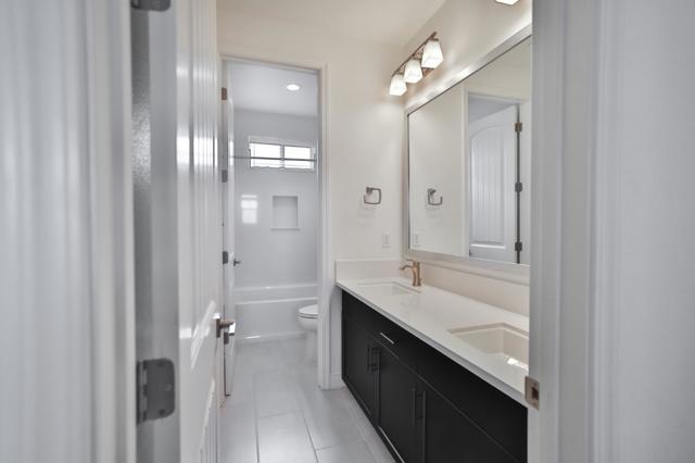 592 Santa Lucia Way, Marina CA: https://media.crmls.org/mediaz/7a5e6e4a-096e-4751-a295-f283fad3d839.jpg