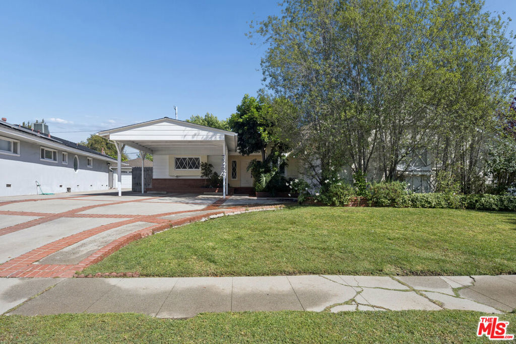 3262 Woodbine Street