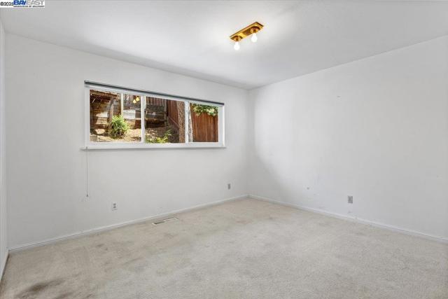3491 Middleton Ave, Castro Valley CA: https://media.crmls.org/mediaz/7a5eda06-0c44-4cd9-95ed-9678fae6d935.jpg