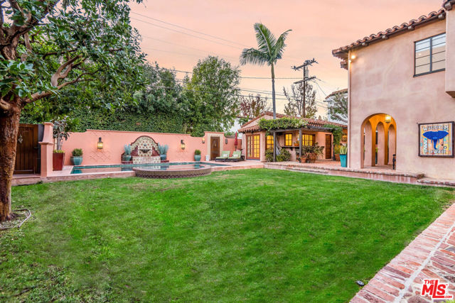 519 N ALTA Drive, Beverly Hills CA: https://media.crmls.org/mediaz/7a5ee9a3-3603-4192-af34-505f6f32d9ad.jpg