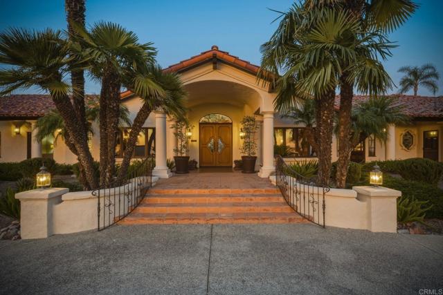 Detail Gallery Image 2 of 52 For 3040 Palm Hill Dr, Vista,  CA 92084 - 3 Beds | 2/1 Baths