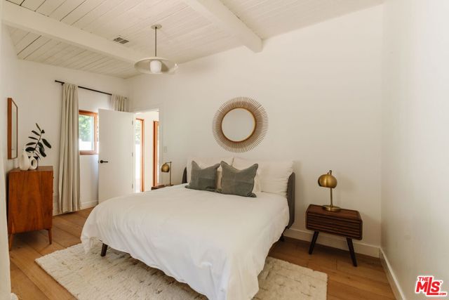 2145 Sunset Crest Drive, Los Angeles CA: https://media.crmls.org/mediaz/7a5f06f8-62d2-4816-ac1b-03ee2e5c1e21.jpg