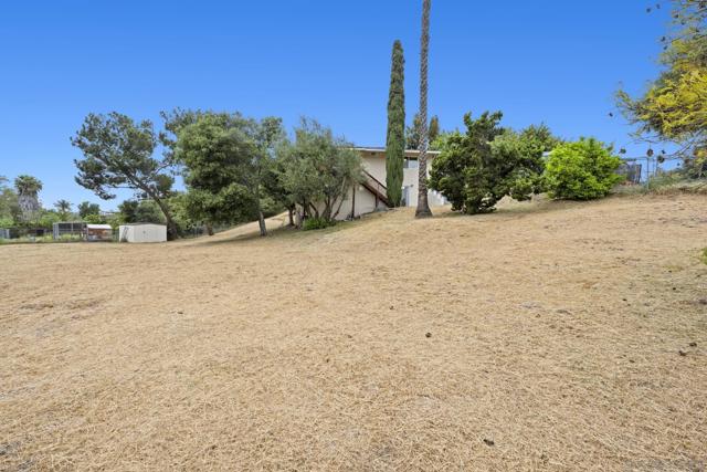 1973 Kinross Ct, Escondido CA: https://media.crmls.org/mediaz/7a603c6e-9836-4fc2-80d1-fdbfed077a83.jpg