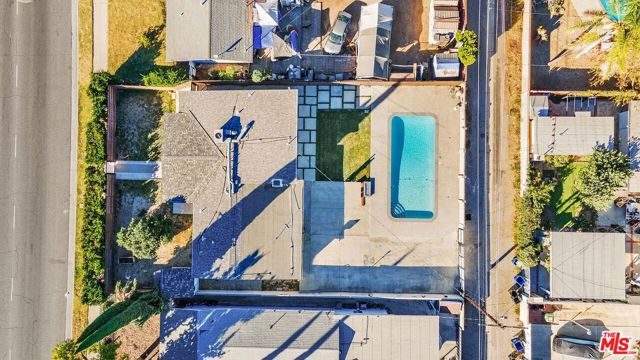 2146 Holly Drive, Los Angeles CA: https://media.crmls.org/mediaz/7a60483c-27db-4f37-903c-645495bcc8fb.jpg