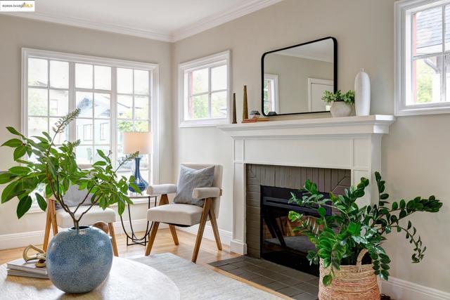 1110 Chaucer St, Berkeley CA: https://media.crmls.org/mediaz/7a60c82d-89bb-4306-895b-0ff68f2d36cd.jpg