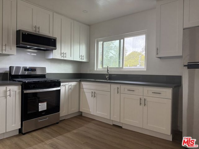 2530 Carmona Avenue, Los Angeles CA: https://media.crmls.org/mediaz/7a61c0f2-2944-483e-b43e-11ea478e2981.jpg