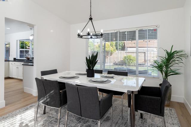 4452 Alice Way, Union City CA: https://media.crmls.org/mediaz/7a61e686-2529-432f-ab06-c878f02d9df2.jpg