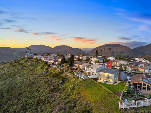 8396 High Winds, San Diego CA: https://media.crmls.org/mediaz/7a621989-6e03-47c9-90f1-03979d2c2e58.jpg