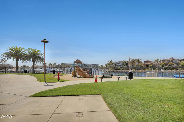 1524 Seabridge Lane, Oxnard CA: https://media.crmls.org/mediaz/7a624b09-f890-4b2c-9043-911e341dc4de.jpg