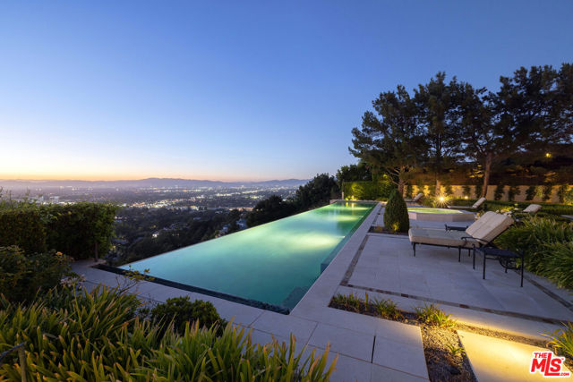 13961 Aubrey Road, Beverly Hills CA: https://media.crmls.org/mediaz/7a624e8b-9e51-4c02-a08a-2b7eace863b1.jpg