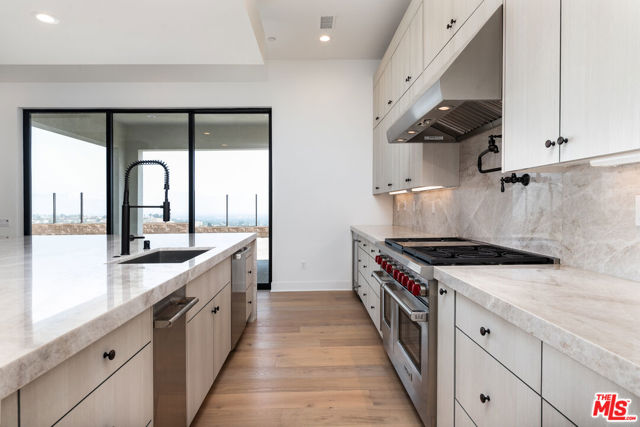 11770 N Hillsborough Lane, Porter Ranch CA: https://media.crmls.org/mediaz/7a629880-d74d-4528-b398-74929212bfa2.jpg