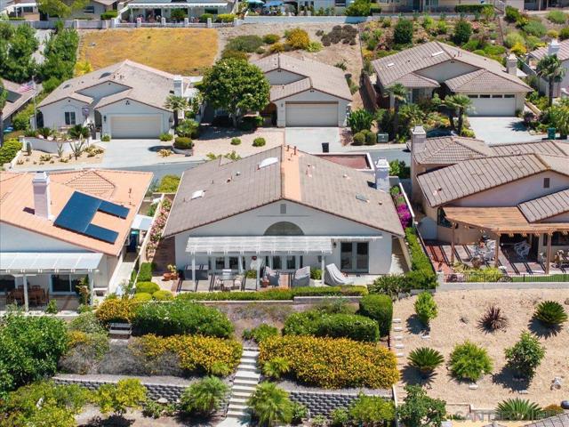 13338 Corte De Chucena, San Diego CA: https://media.crmls.org/mediaz/7a62c898-eada-4399-8270-7c0765b10c49.jpg