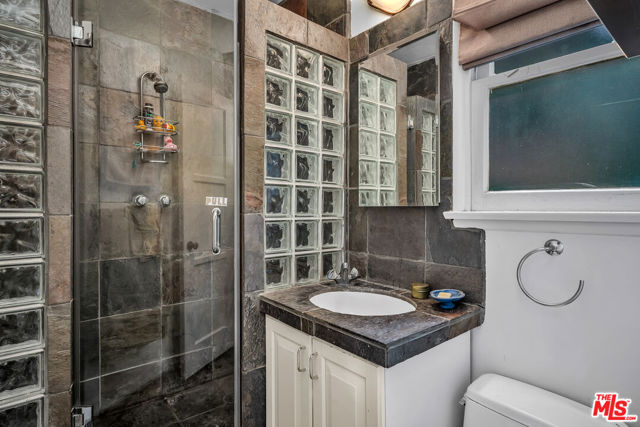 3275 Dos Palos Drive, Los Angeles CA: https://media.crmls.org/mediaz/7a62ed64-8824-4081-b399-e721a23876c7.jpg