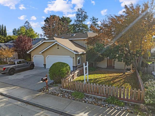 1511 Las Brisas Drive, Hollister CA: https://media.crmls.org/mediaz/7a631461-8973-422f-b9ec-2ab3fba3c2be.jpg