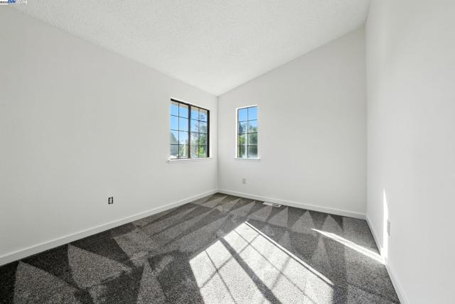 2524 Brazil Ct, Antioch CA: https://media.crmls.org/mediaz/7a634469-d79c-4729-b304-d566e4bfc172.jpg