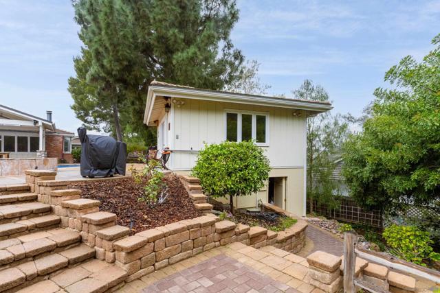 16327 Woodson View Rd, Poway CA: https://media.crmls.org/mediaz/7a64373e-fda1-452c-b104-400777dcc322.jpg