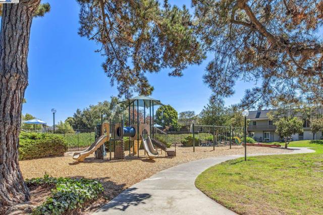 3032 CERRO VISTA, Alameda CA: https://media.crmls.org/mediaz/7a64801c-9c54-4e6c-b18f-f1dfe7768462.jpg