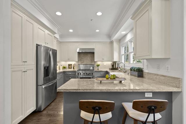 1246 Hoover Street, Menlo Park CA: https://media.crmls.org/mediaz/7a64d035-045c-46c0-8c28-e21733b289fd.jpg