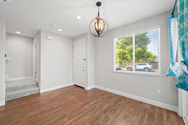 8563 Schooner Way, Newark CA: https://media.crmls.org/mediaz/7a65363b-6fa0-407c-80be-2088d448b806.jpg
