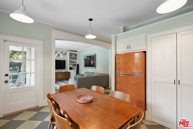 813 Crestmoore Place, Venice CA: https://media.crmls.org/mediaz/7a65efca-607c-41b9-b32a-265ecbd239b2.jpg