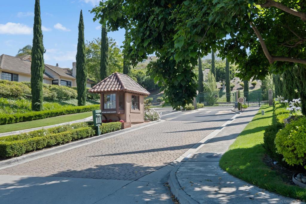 https://media.crmls.org/mediaz/7a666af0-3e28-4071-8d73-f414c8f146e8.jpg?preset=X-Large
