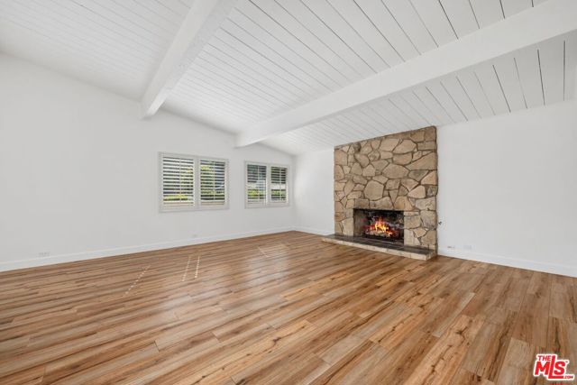 1224 El Hito Circle, Pacific Palisades CA: https://media.crmls.org/mediaz/7a669848-05c0-4863-ae59-5a267487b940.jpg