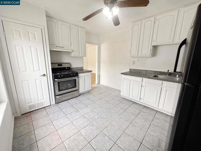 2129 Harrington Ave, Oakland CA: https://media.crmls.org/mediaz/7a670832-8e86-41d2-a9b0-419affe573f4.jpg