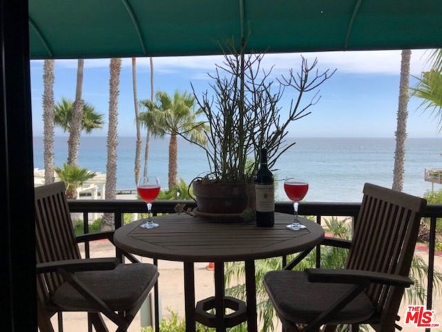 26668 Seagull Way, Malibu CA: https://media.crmls.org/mediaz/7a671eeb-5907-45d0-b70f-e56ee6e9b0e4.jpg