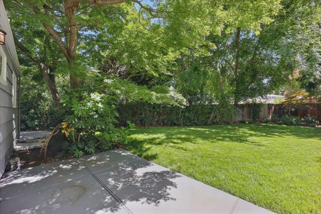 1633 Dallas Court, Los Altos CA: https://media.crmls.org/mediaz/7a674e56-b0eb-49a6-b786-2a4d5ae49a6d.jpg