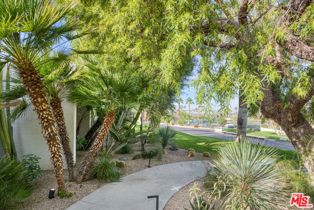 70461 Boothill Road, Rancho Mirage CA: https://media.crmls.org/mediaz/7a67c151-3968-4e14-898b-0bde0e6592ca.jpg