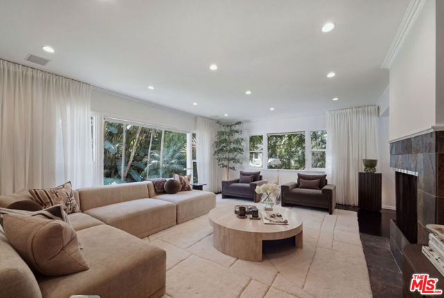 1425 Belfast Drive photo 6