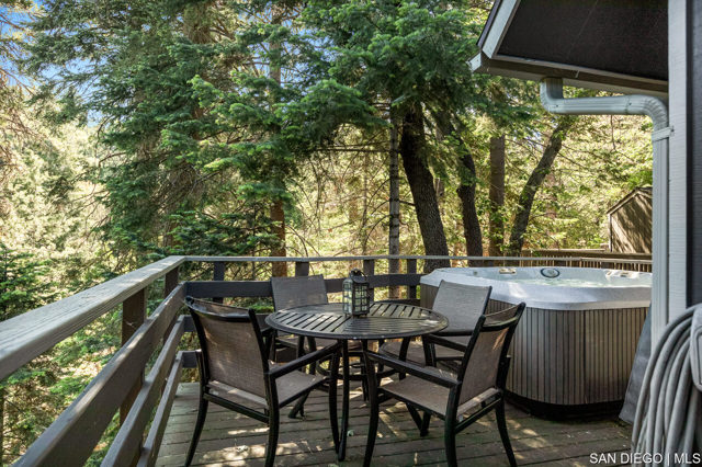 147 State Highway 173, Lake Arrowhead CA: https://media.crmls.org/mediaz/7a6834e4-bcab-4258-bc2e-8b63d947864a.jpg