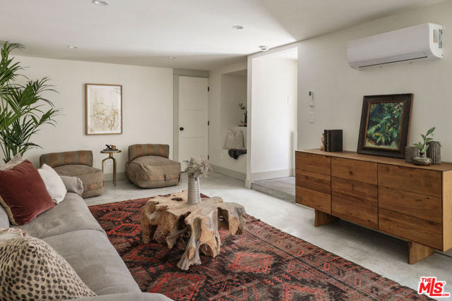 1644 Golden Gate Avenue, Los Angeles CA: https://media.crmls.org/mediaz/7a6885e3-c923-41b6-87f6-0550e1a45ecc.jpg