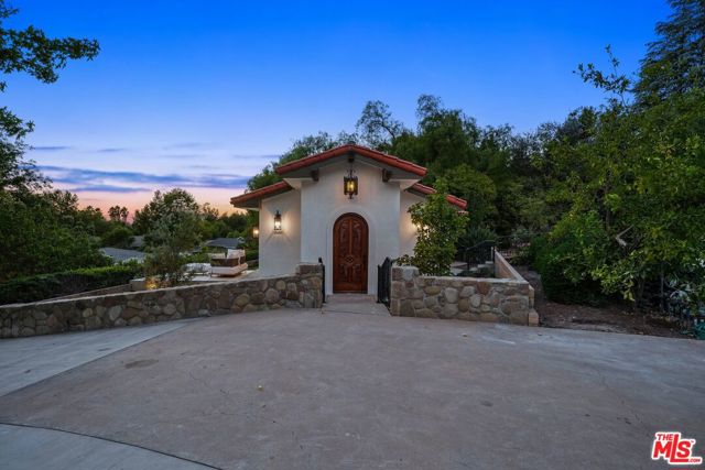 431 Montana Circle, Ojai CA: https://media.crmls.org/mediaz/7a68a954-5a7f-4568-8abf-b195f36e646e.jpg