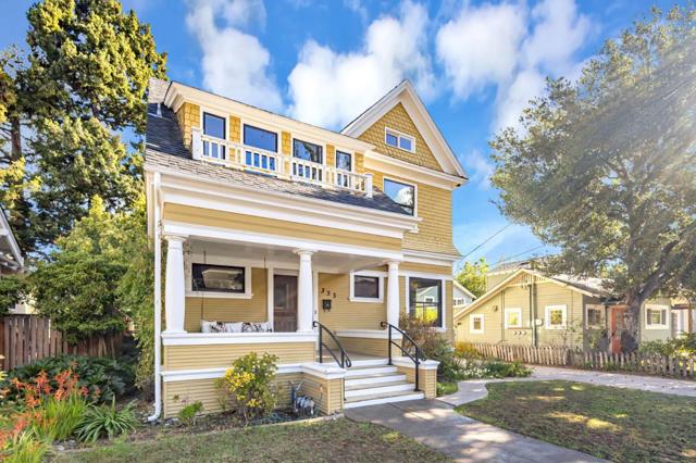 333 Waverley Street, Palo Alto CA: https://media.crmls.org/mediaz/7a68d419-dbe3-4a11-a94a-f49d1045fa0e.jpg