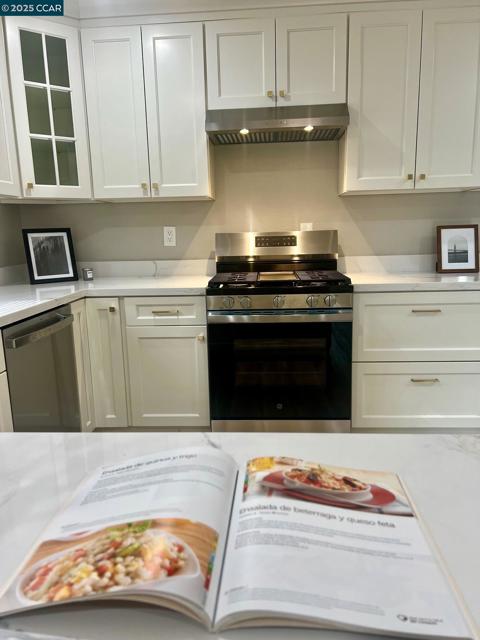 2788 Entrada Cir, Antioch CA: https://media.crmls.org/mediaz/7a69210d-5bdf-499b-b11b-bb37284c6529.jpg